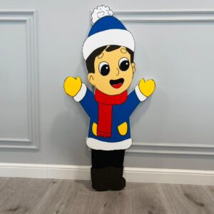 Baiat îmbrăcat gros